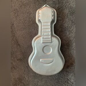 Wilton vintage  GUITAR Cake Pan.  Good used condition.